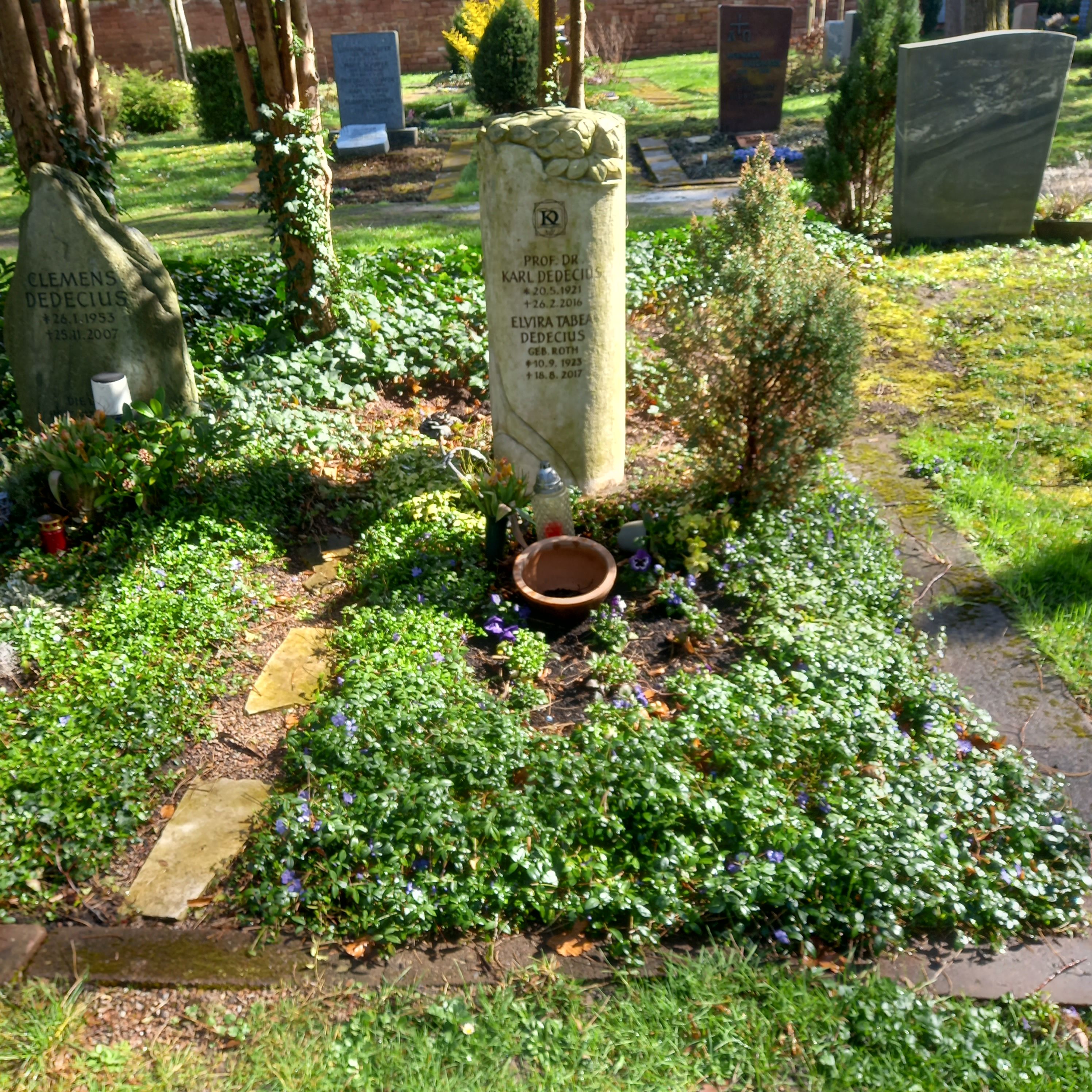 Grabstätte von Karl Dedecius und Elvira Tabea Dedecius auf dem Südfriedhof Frankfurt